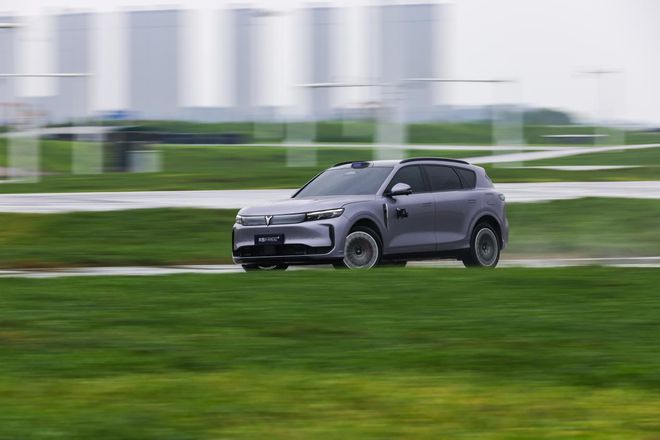 图FREE+超车出发｜汽势新车澳门新葡京卢放高歌邓超开车 岚(图5)